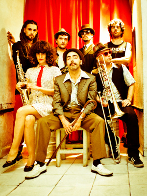 La Selva Sur (Balcánica Swing Rock..., Andalucía) presentando novo disco "Vacaciones en el infierno".